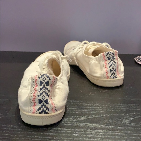 white slip on shoes - Picture 2 of 2